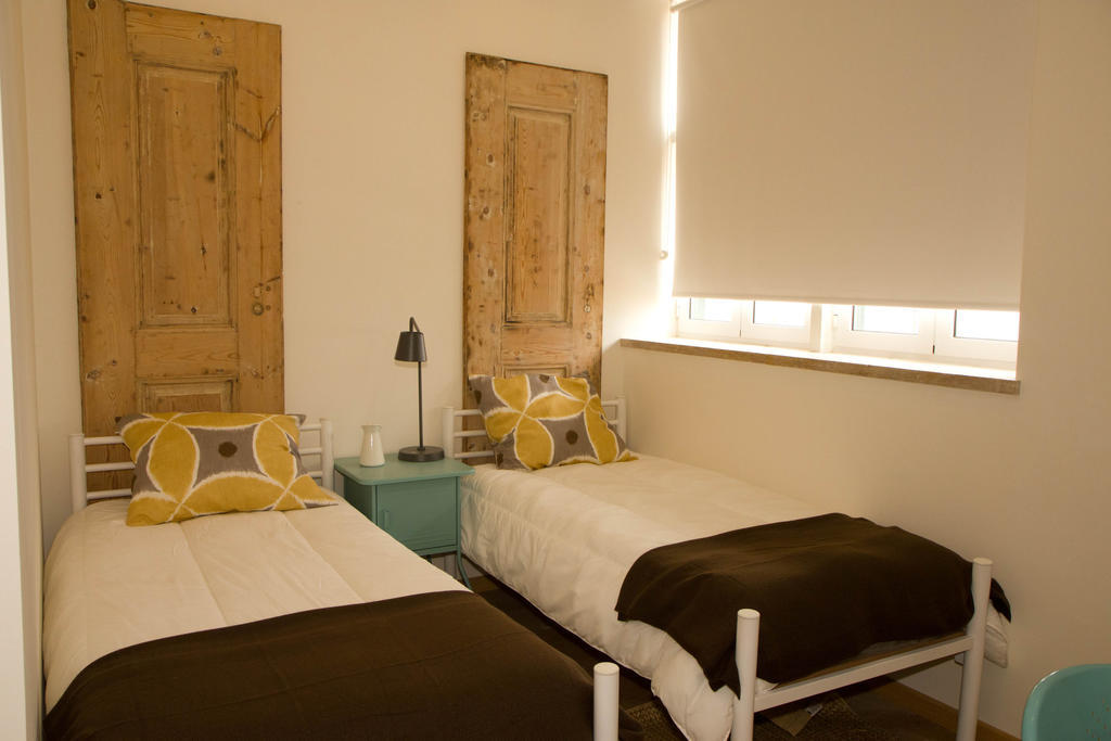 Turismo Do Seculo Hotel Estoril Szoba fotó A bedroom with two single beds