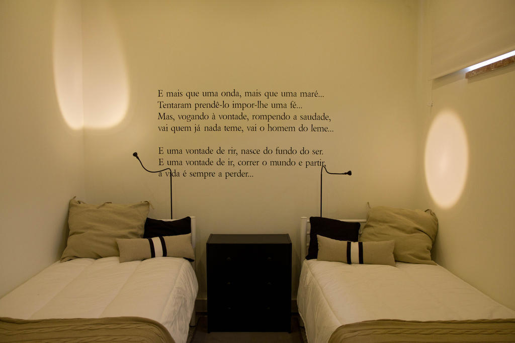 Turismo Do Seculo Hotel Estoril Szoba fotó A wall decal in a bedroom