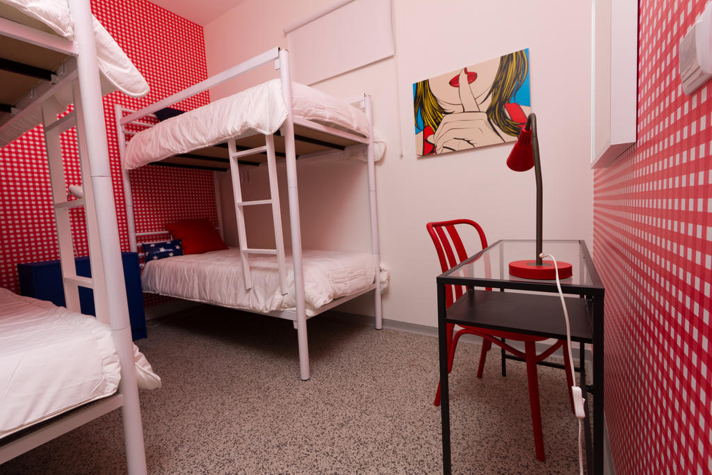Turismo Do Seculo Hotel Estoril Szoba fotó A typical room at the hostel
