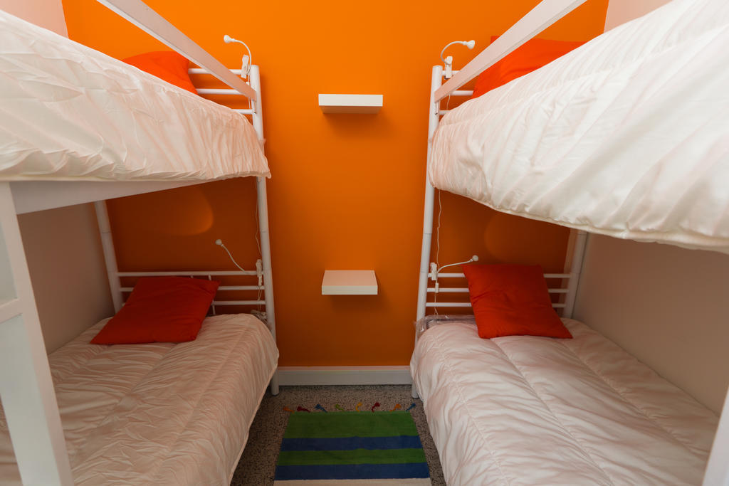 Turismo Do Seculo Hotel Estoril Szoba fotó A typical room at the hostel