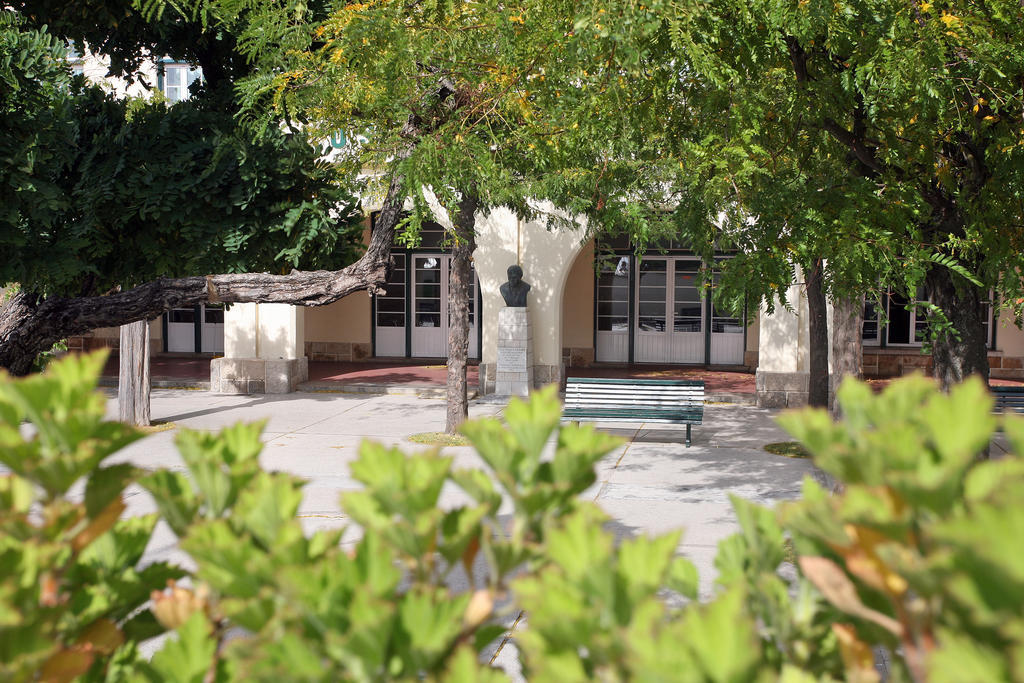 Turismo Do Seculo Hotel Estoril Kültér fotó The school's main entrance